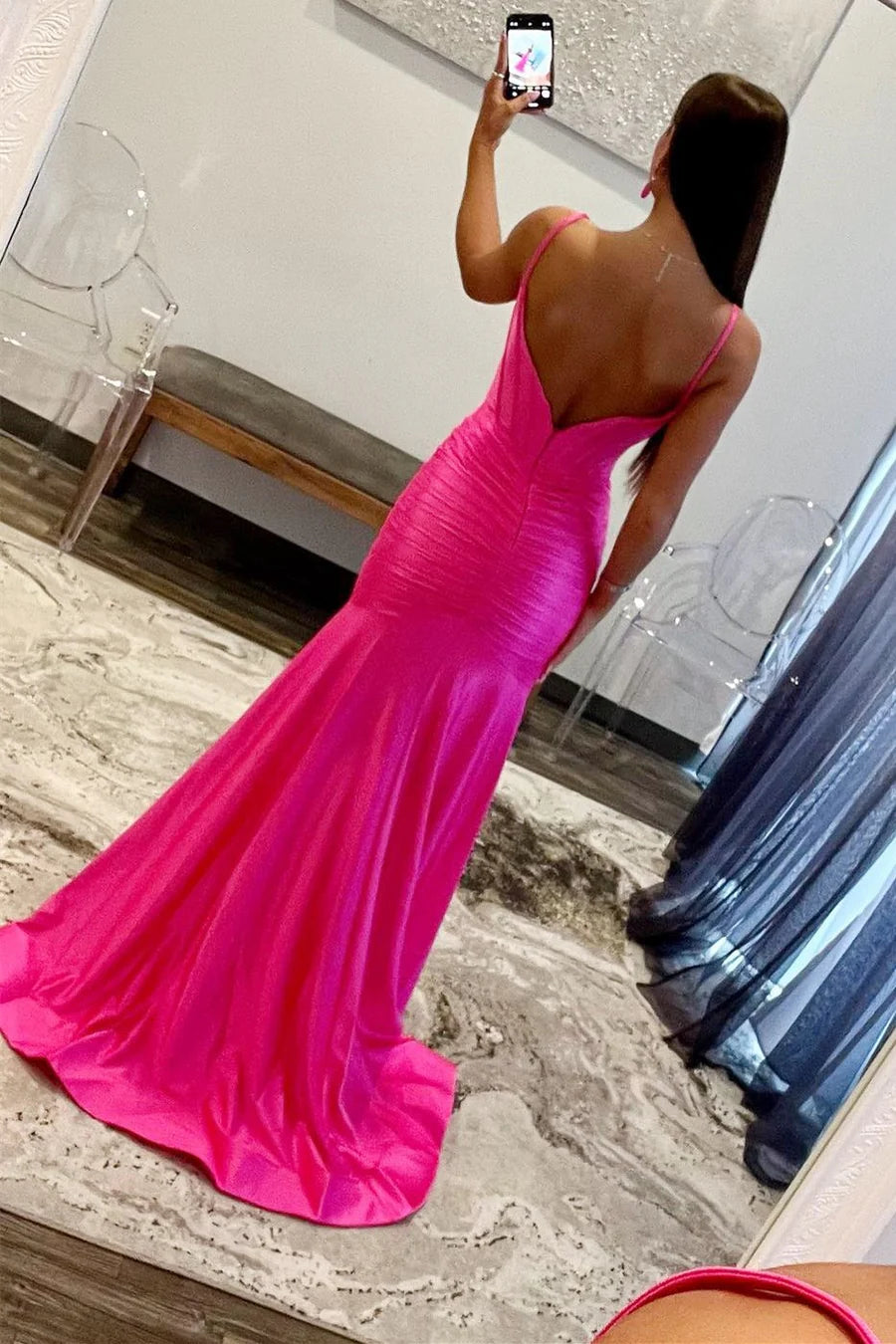 Vestido de fiesta con escote redondo y tirantes finos con abertura